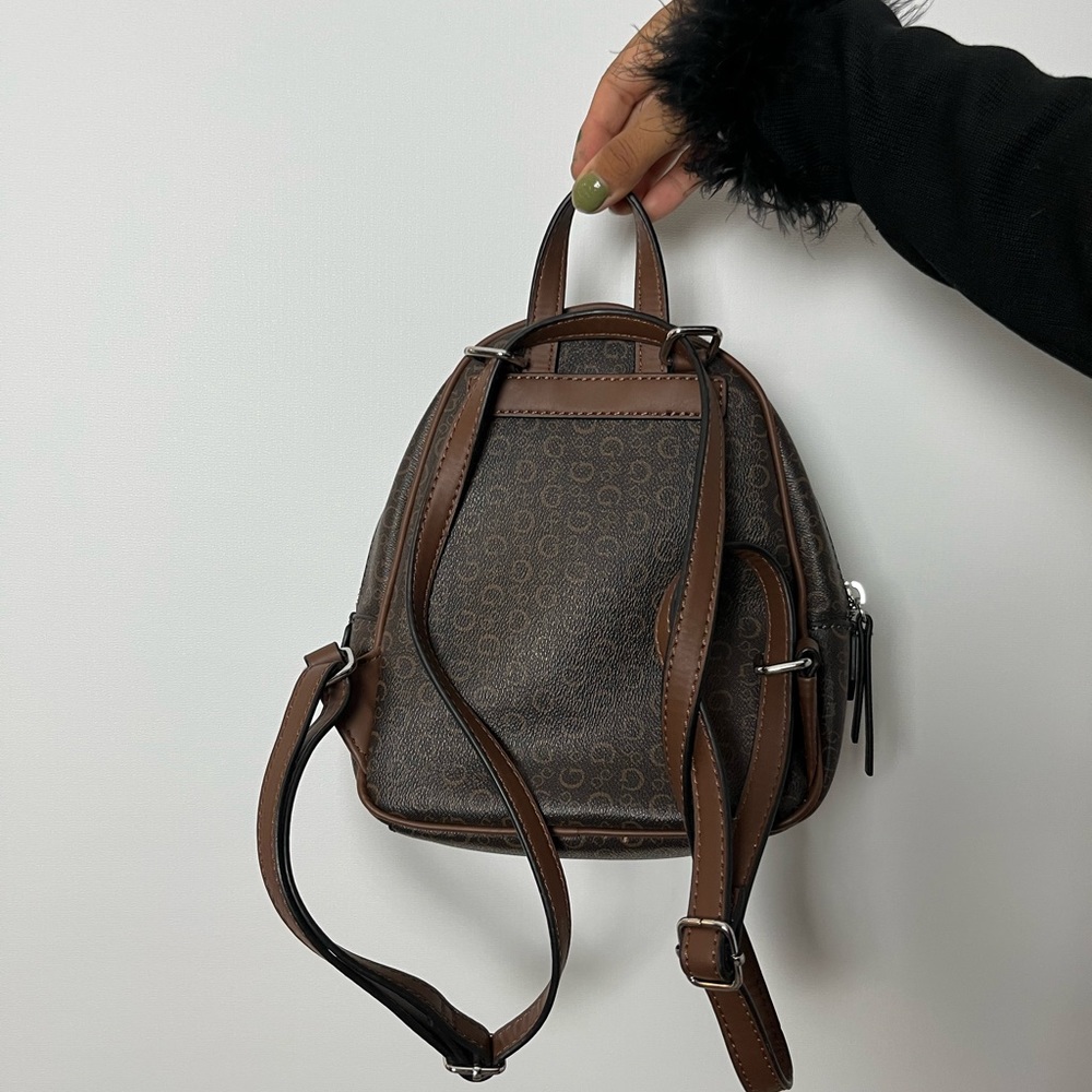 Guess mini backpack - Picture 2 of 4